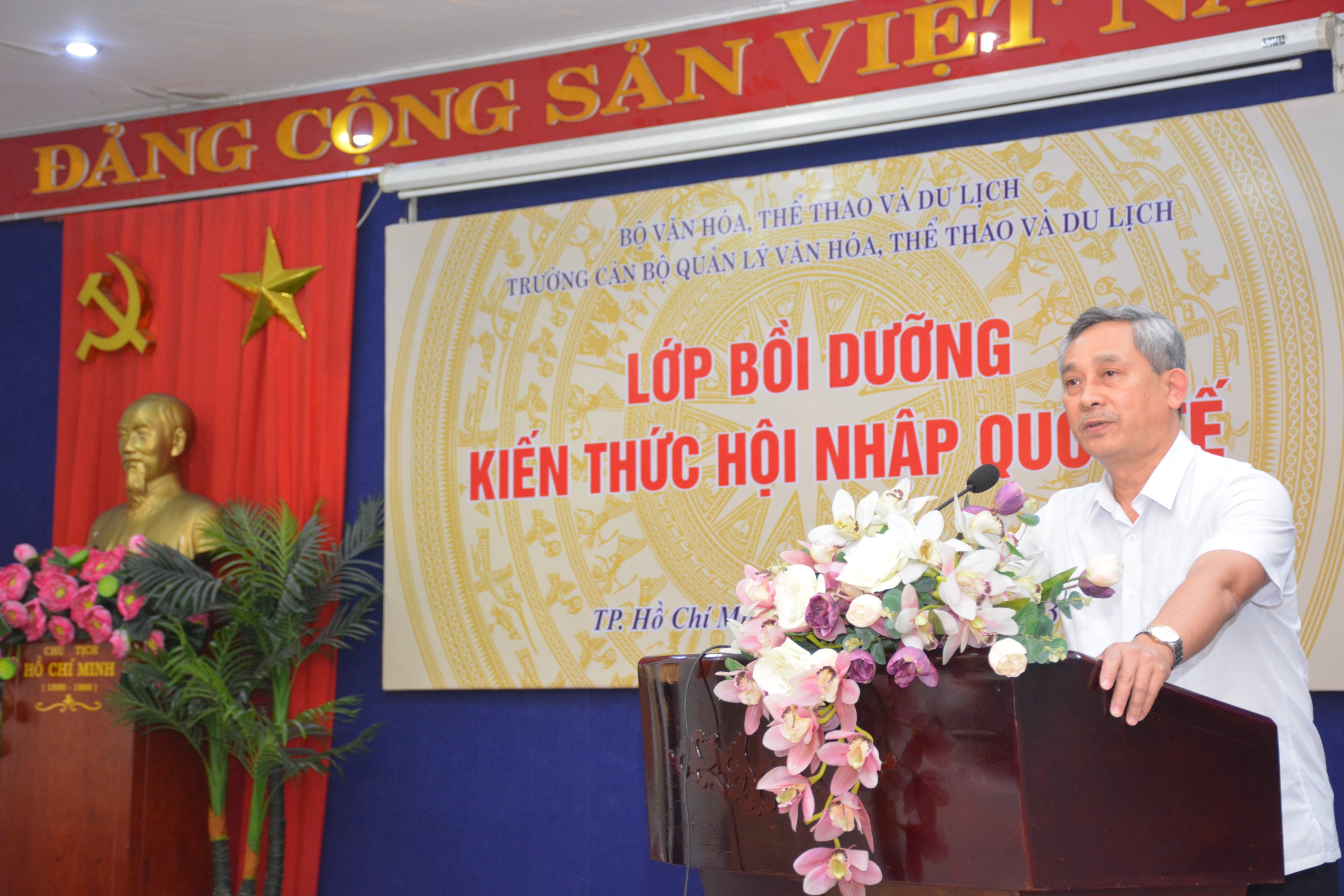 Hiệu trưởng Trường Cán bộ quản lý VHTTDL Nguyễn Quang Hùng phát biểu khai giảng lớp Bồi dưỡng-Ảnh: Trần Lợi.